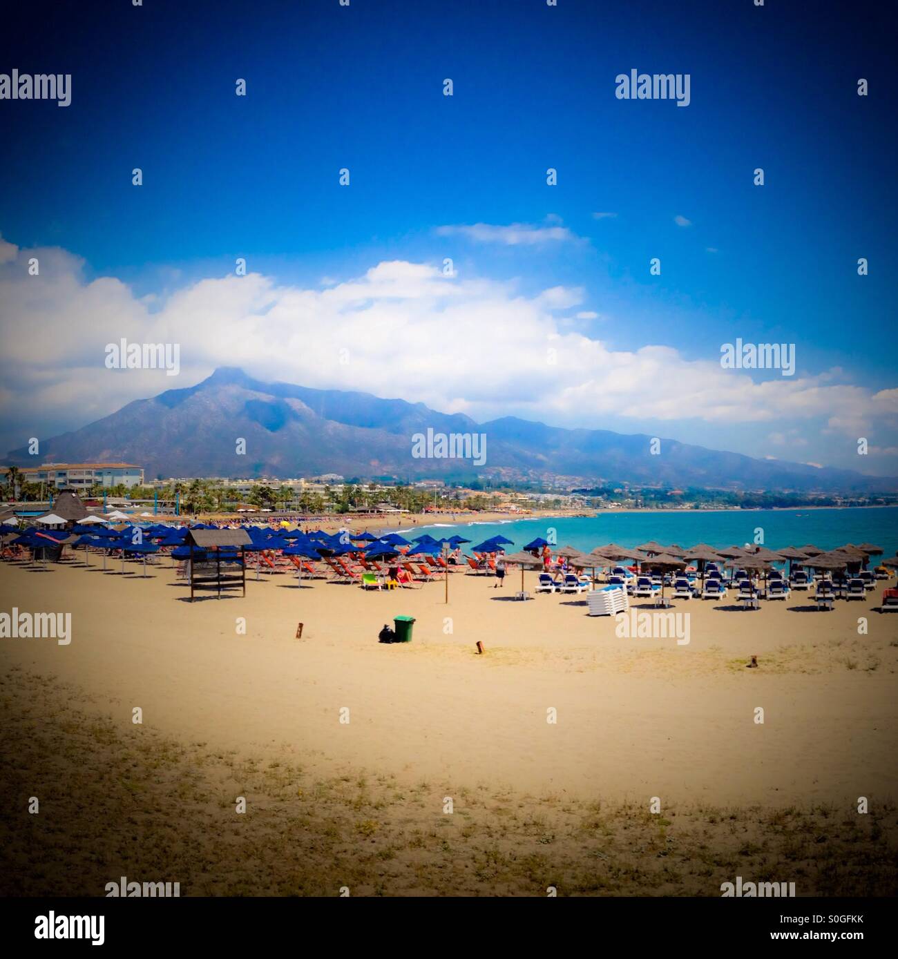 Marbella Beach con una vista 2014 Foto Stock