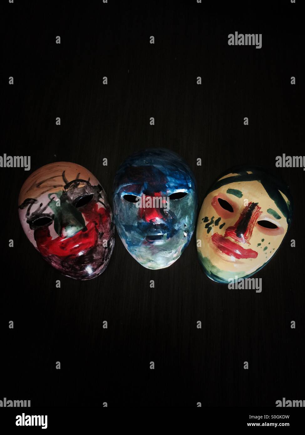 Le tre facce della maschera - Immagine stock catturata con smartphone