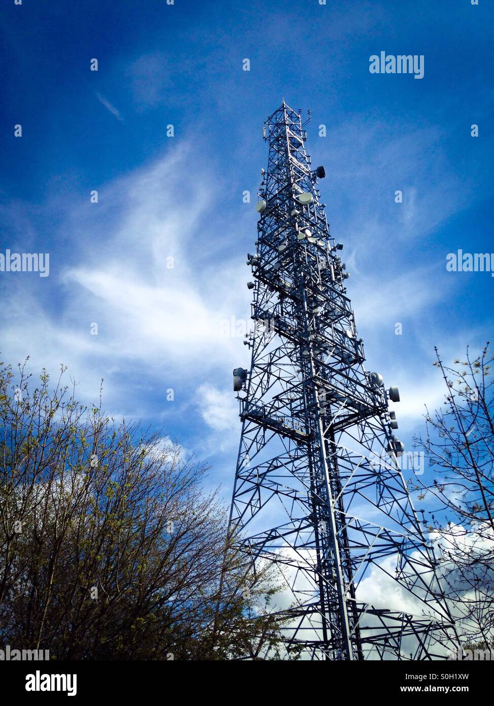 La torre delle comunicazioni - Immagine stock catturata con smartphone