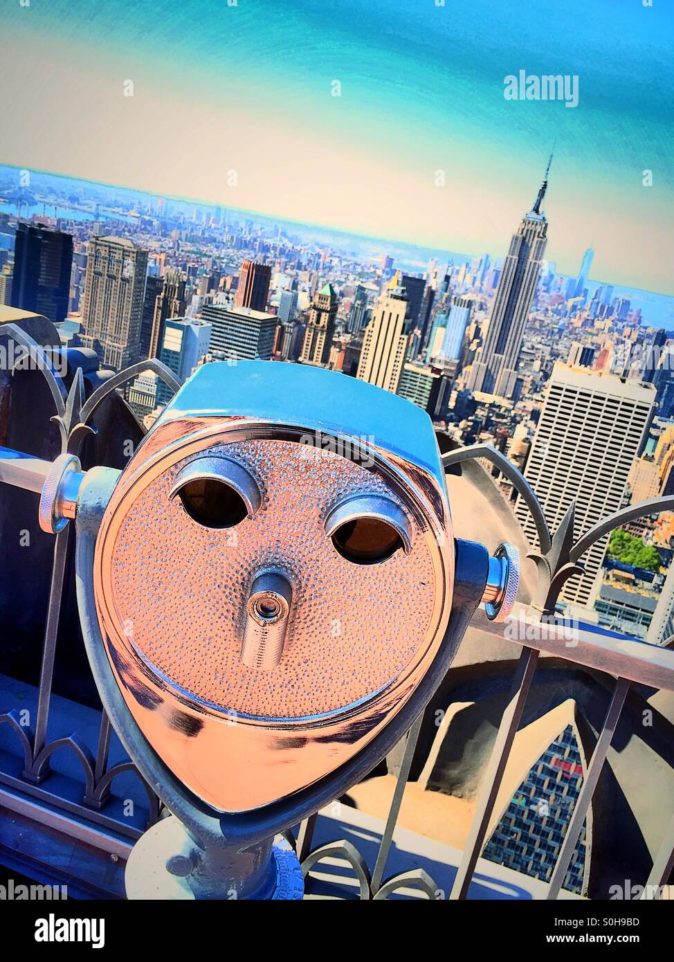 Parte superiore della roccia vista, Rockefeller Center di New York City, Stati Uniti d'America - Immagine stock catturata con smartphone