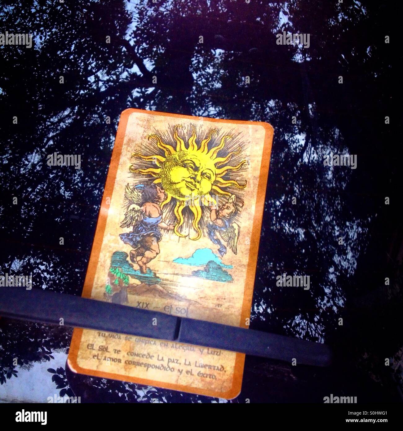 Il sole carta dei tarocchi su una vettura a Colonia Roma,Città del Messico, Messico Foto Stock