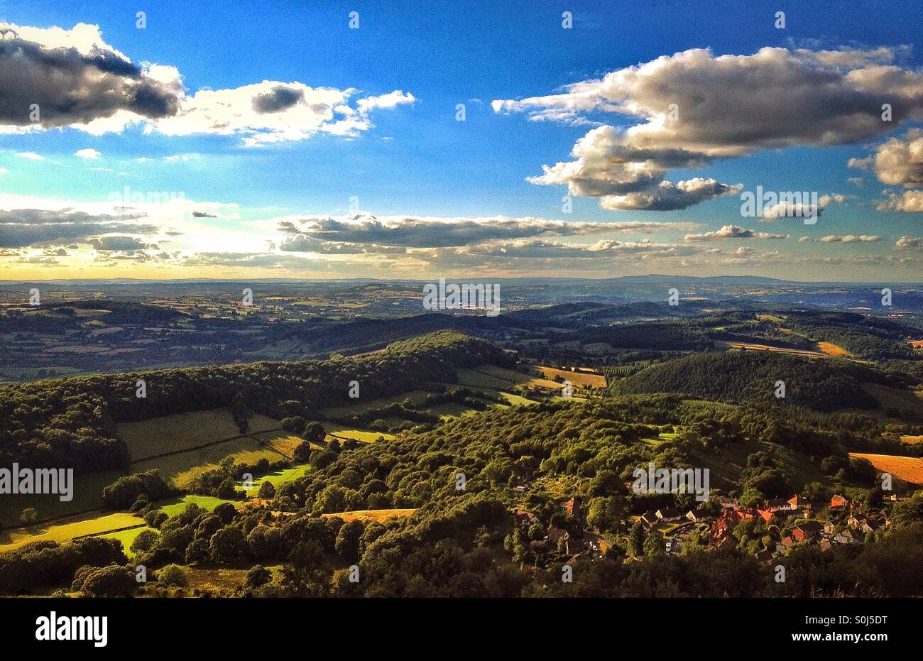 Guardando a Nord dalla Malvern. Le colline sulla s serata estiva Foto Stock