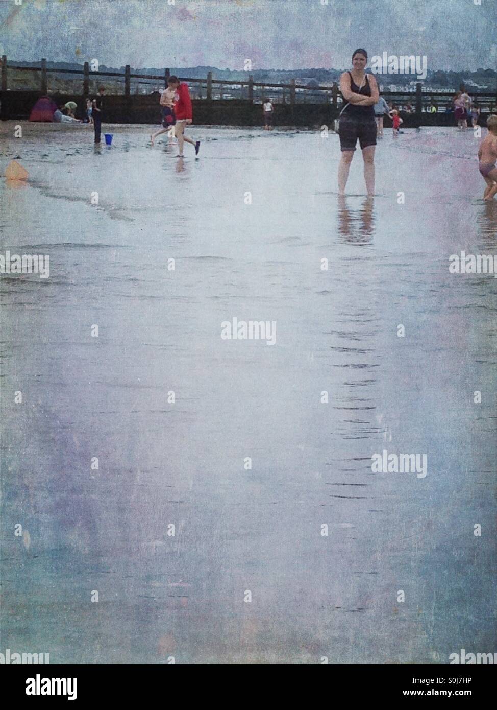 Sulla spiaggia a Dawlish Warren. - Immagine stock catturata con smartphone