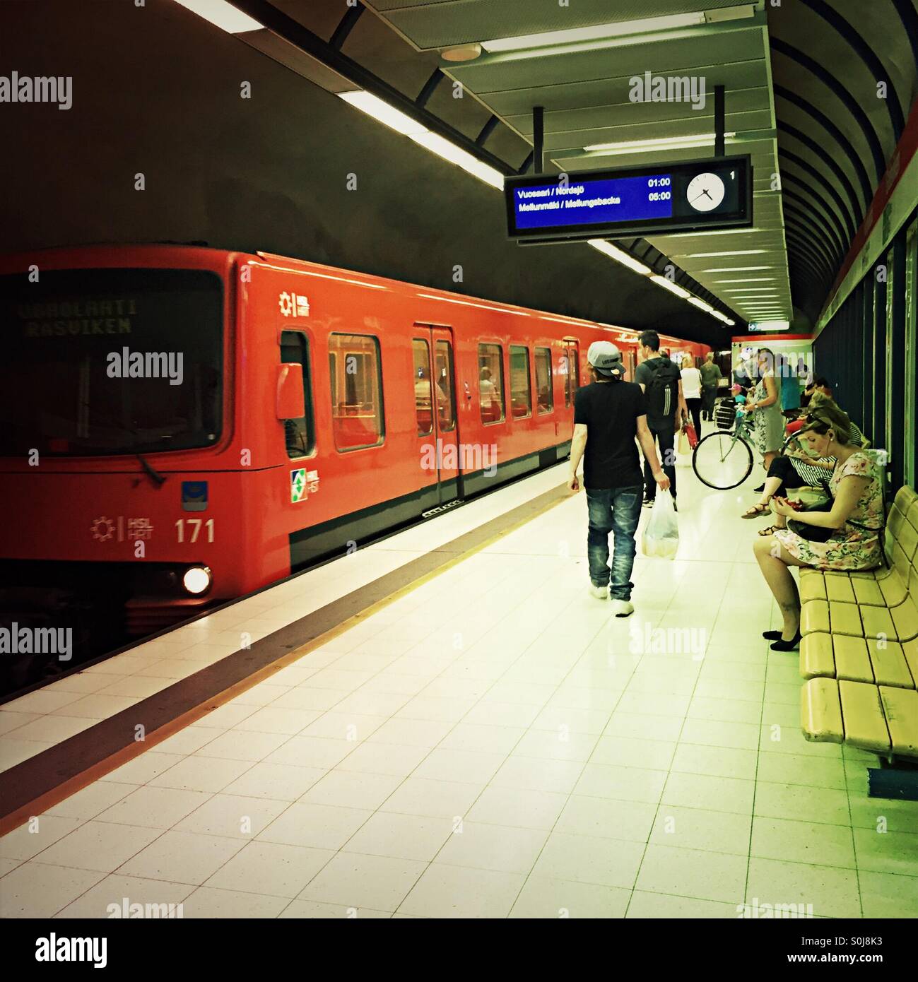 La stazione della metropolitana di Helsinki Foto Stock