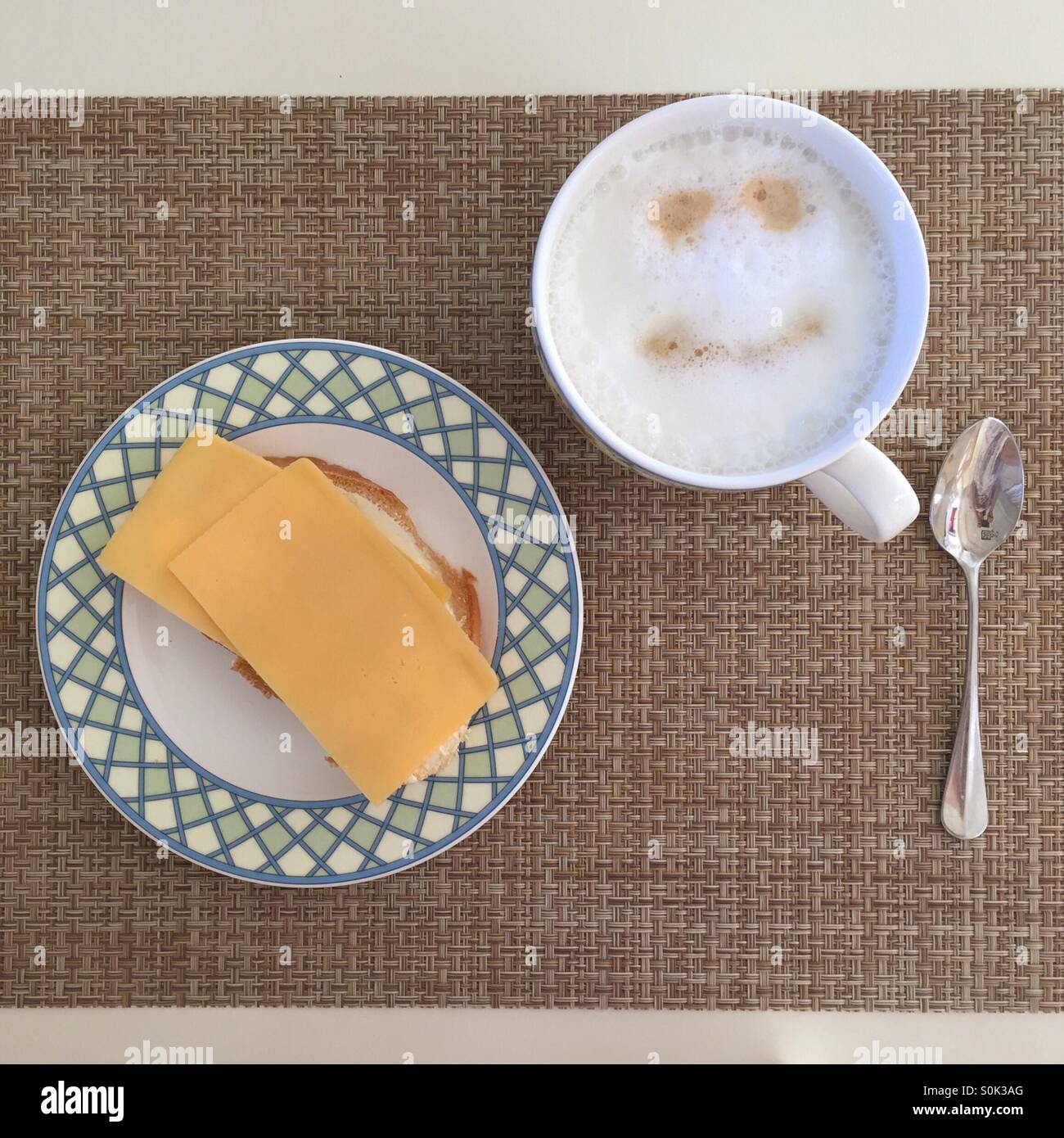 Tazza di caffè e panini al formaggio Foto Stock