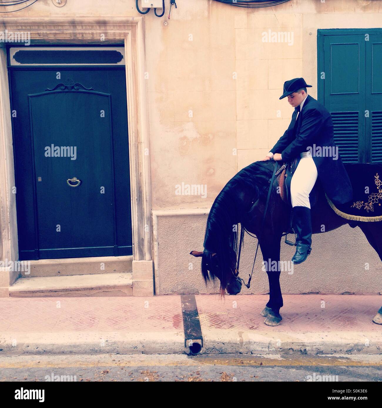 Minorca cavallo e cavaliere in costume tradizionale Foto Stock
