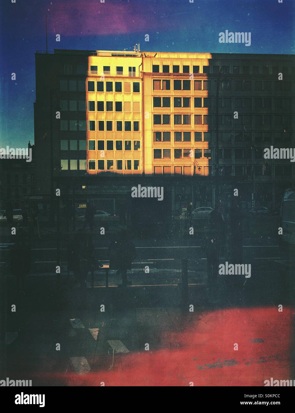 Quadrato di luce solare in città Foto Stock