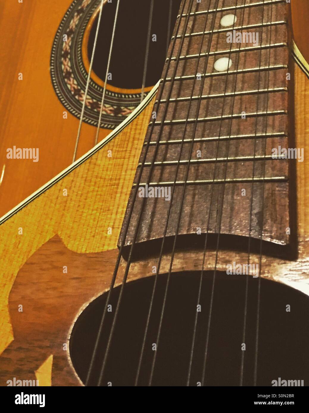 Close-up di un mandolino e una chitarra classica. Foto Stock
