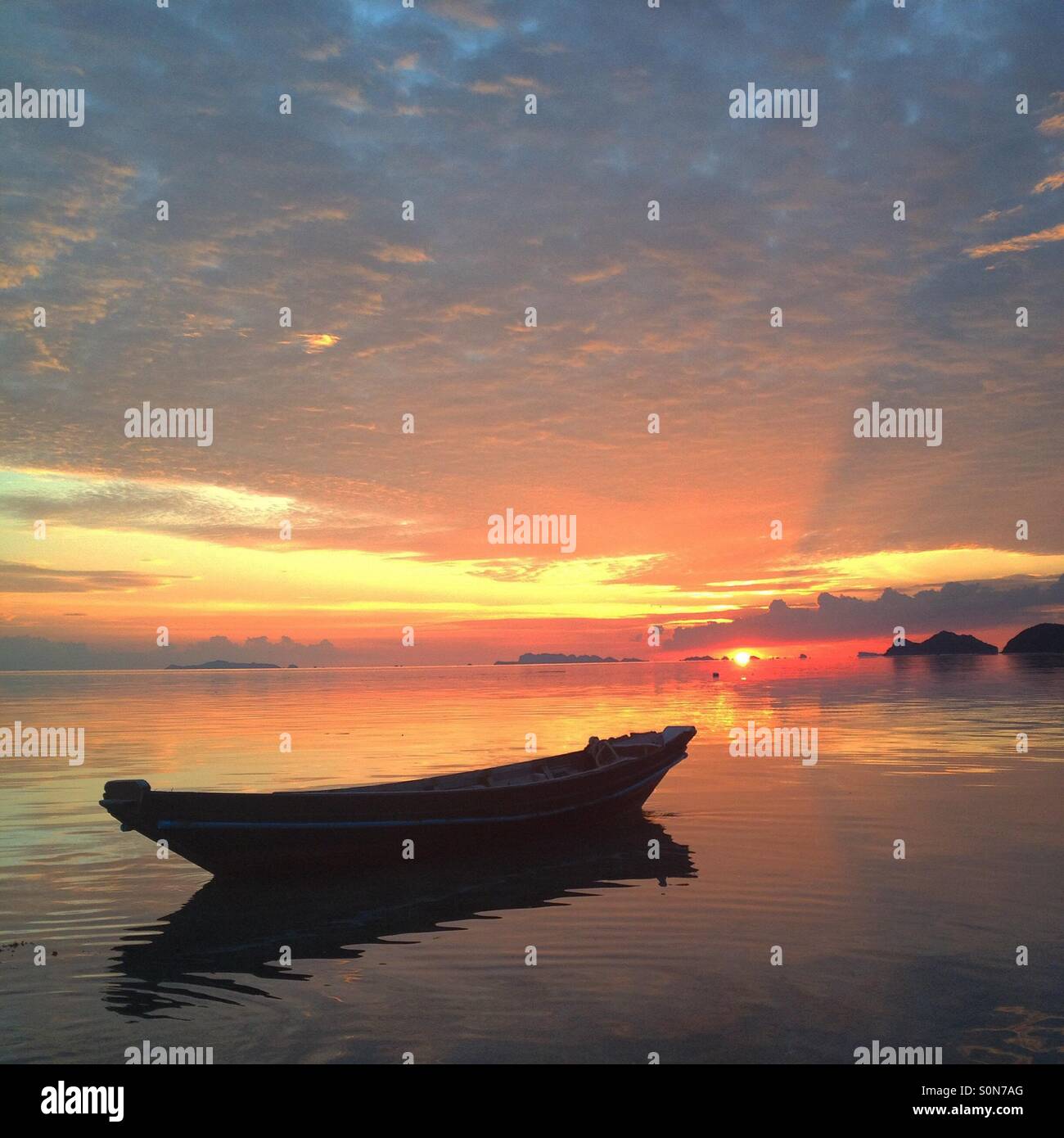 Tramonto sulla spiaggia, Ban Tai, Thailandia Foto Stock
