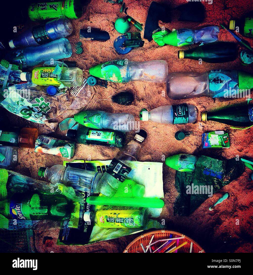 Inquinamento sulla spiaggia - Immagine stock catturata con smartphone