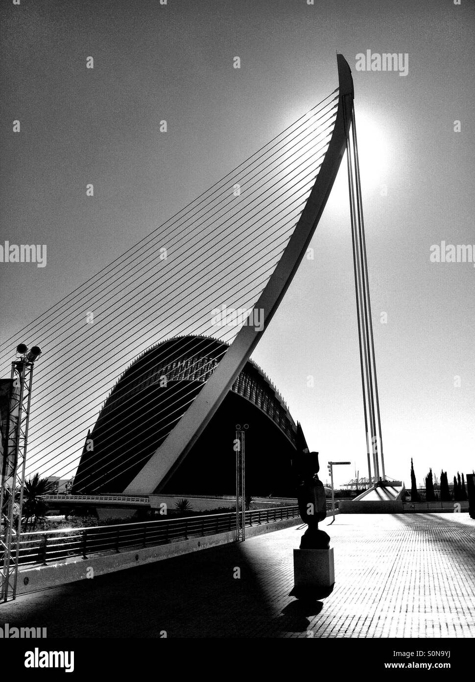 Luce e ombra alla Ciudad de las Artes di Valencia Foto Stock