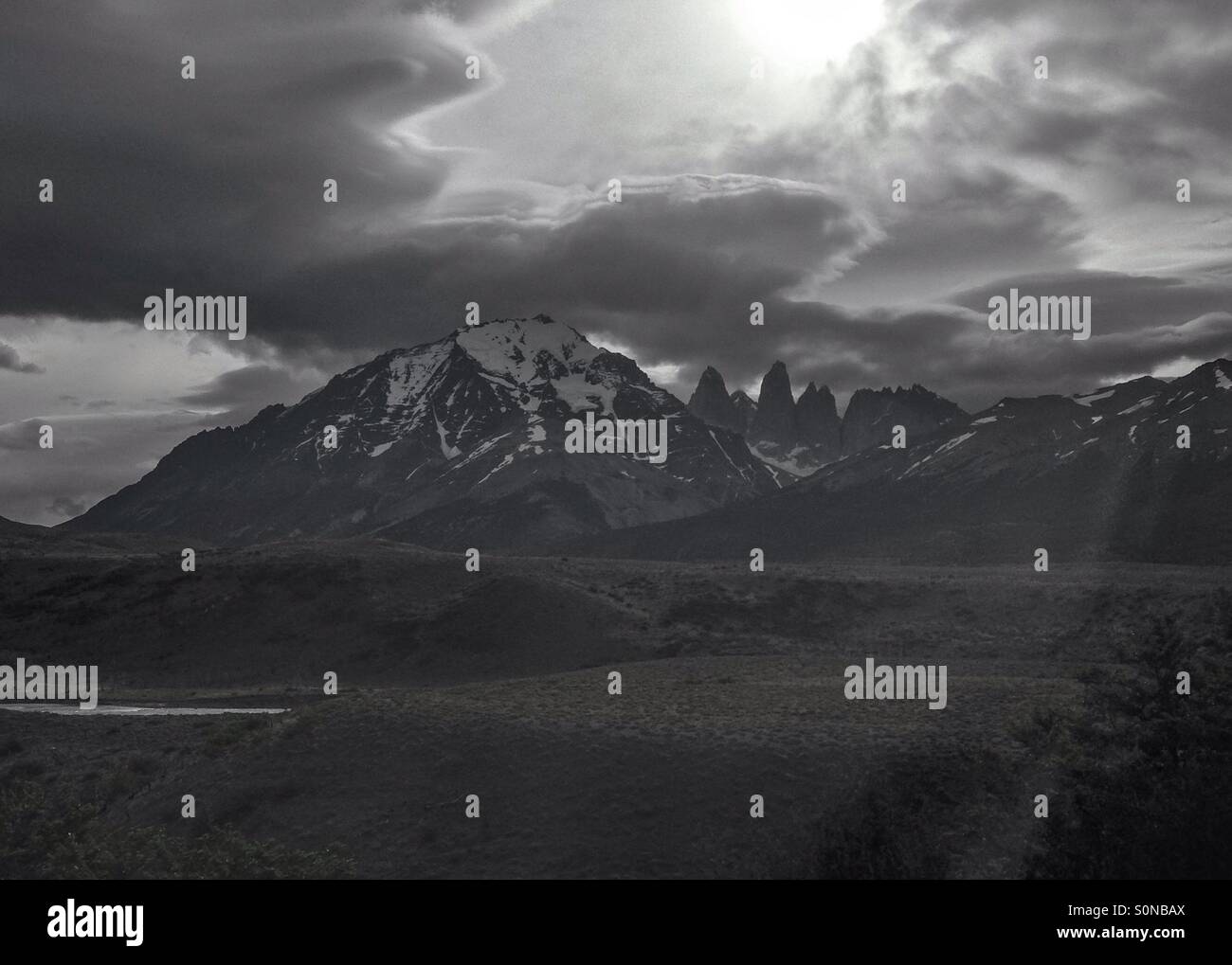 Giorno nuvoloso a Torres del Paine (Cile) Foto Stock