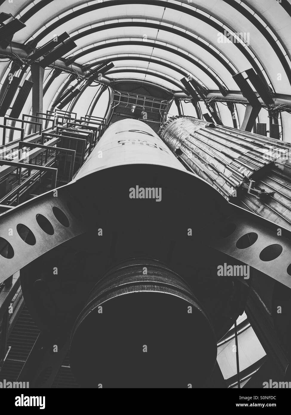 Al di sotto di un razzo - Immagine stock catturata con smartphone