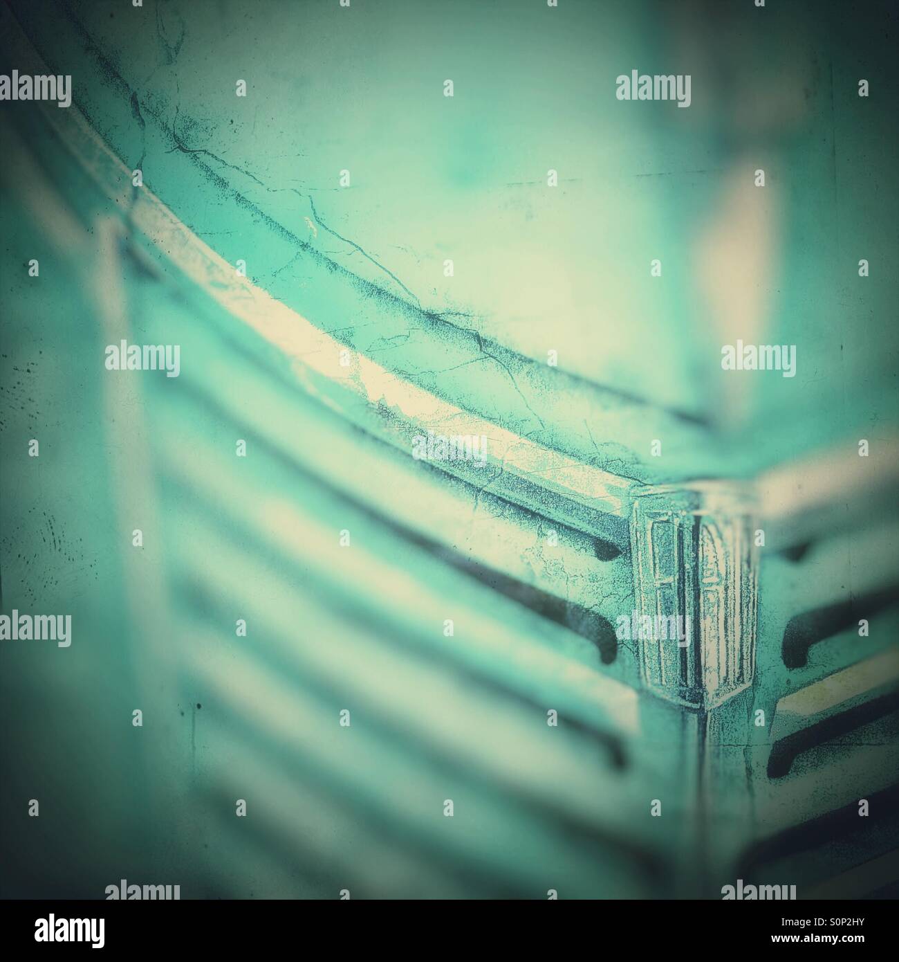 Fiat attraverso la sfocatura - Immagine stock catturata con smartphone