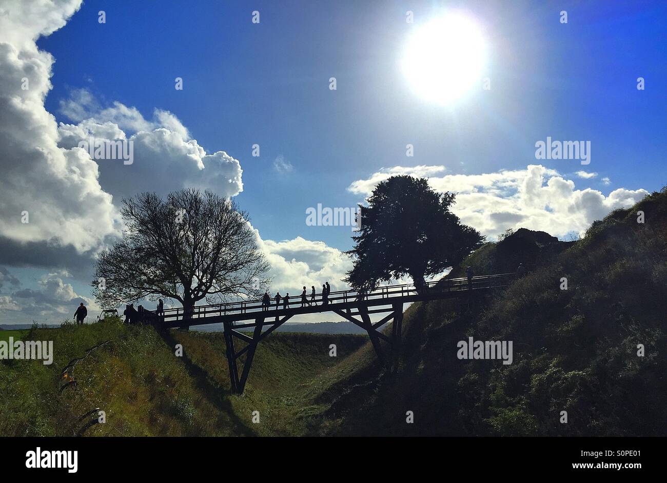 La gente sul ponte Foto Stock