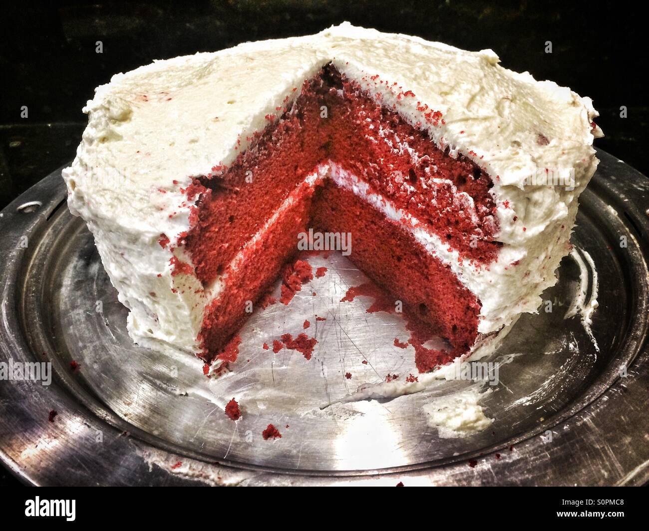 Torta rossa del velluto, classico del sud American dessert - Immagine stock catturata con smartphone