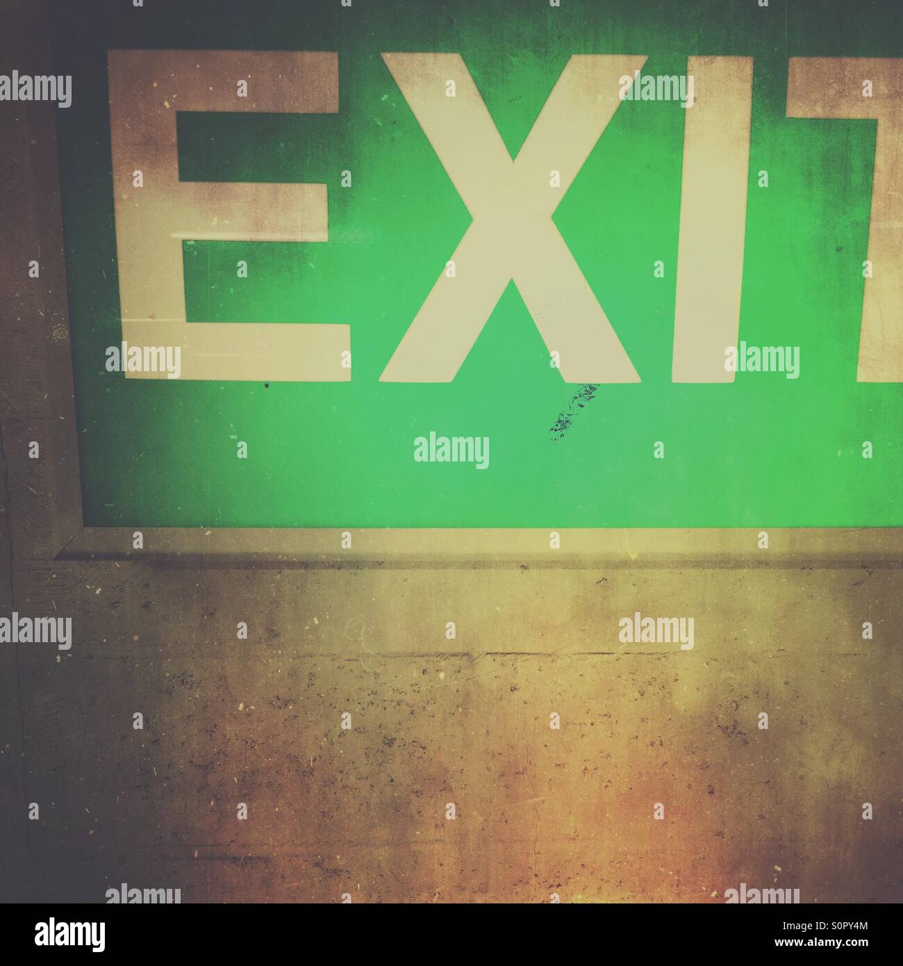 Segno dell'uscita - Immagine stock catturata con smartphone