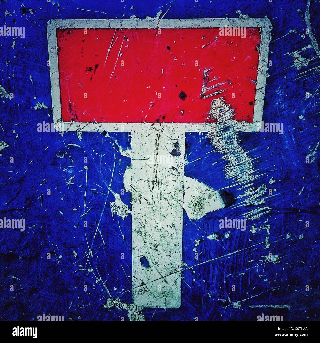 Dead End / no attraverso il traffico su strada segno - Immagine stock catturata con smartphone