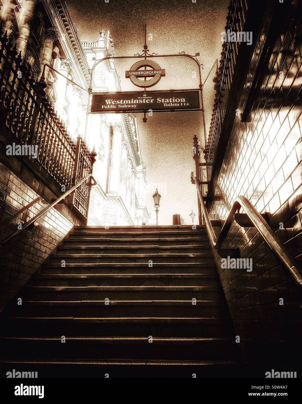 Metropolitana di Westminster passi. - Immagine stock catturata con smartphone