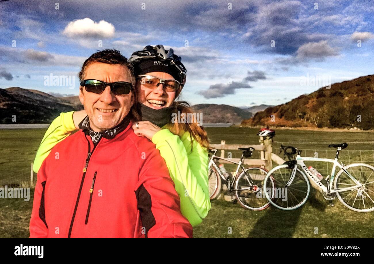 Il marito e la moglie escursioni in bicicletta Foto Stock