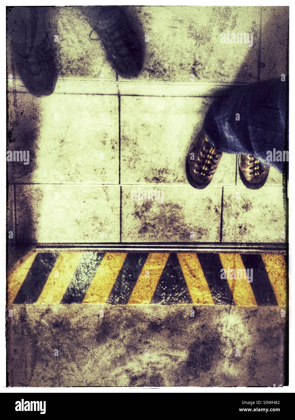 Scendendo le scale. Foto Stock