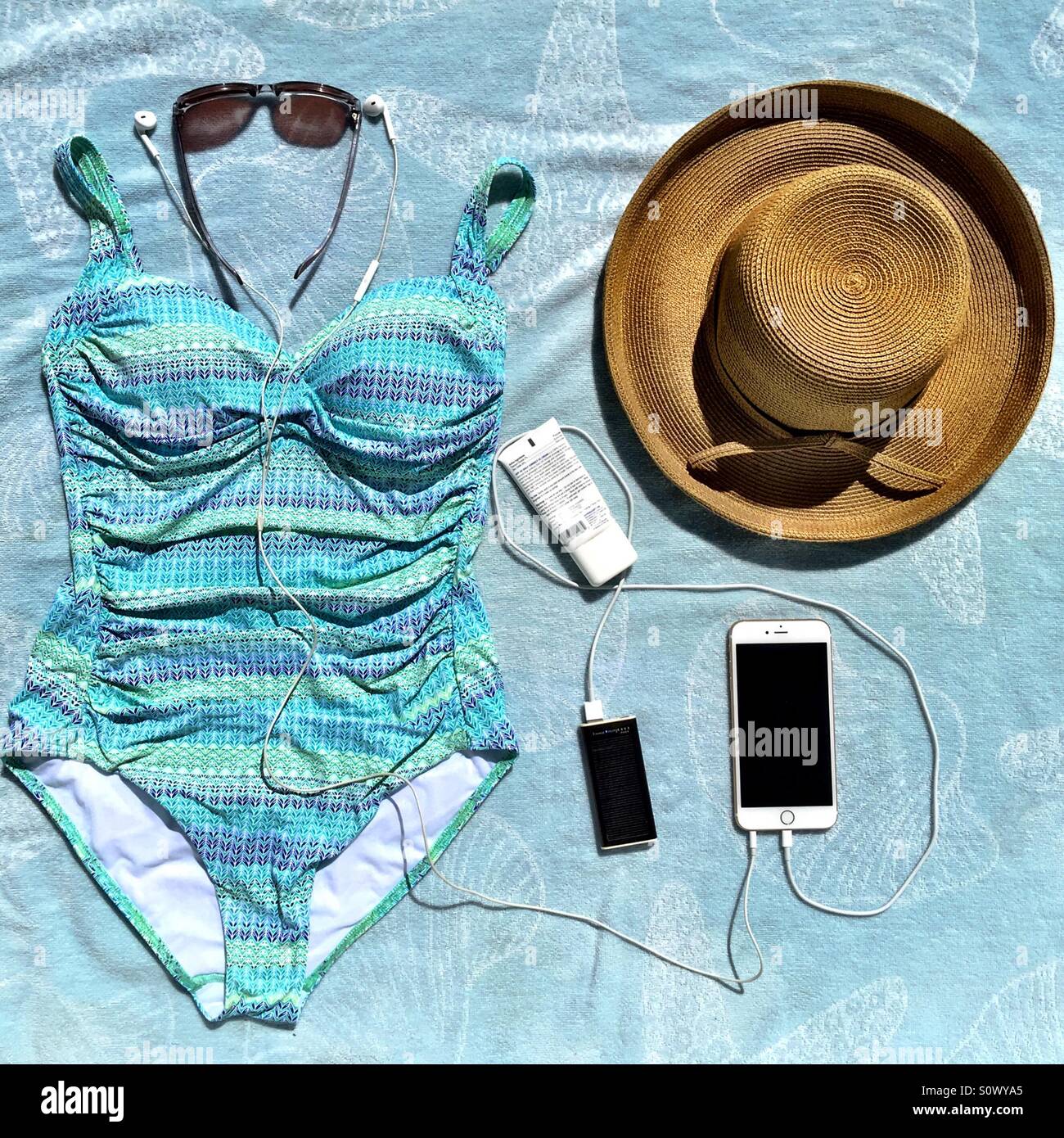 Pronti per una giornata in piscina - Immagine stock catturata con smartphone