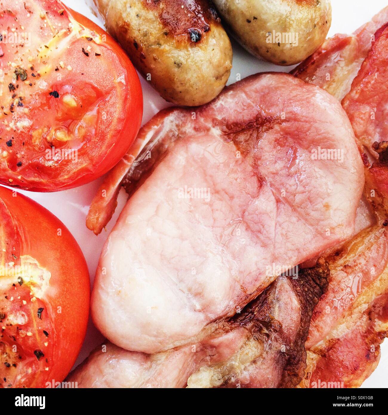 Pancetta, salsicce e pomodoro prima colazione Foto Stock