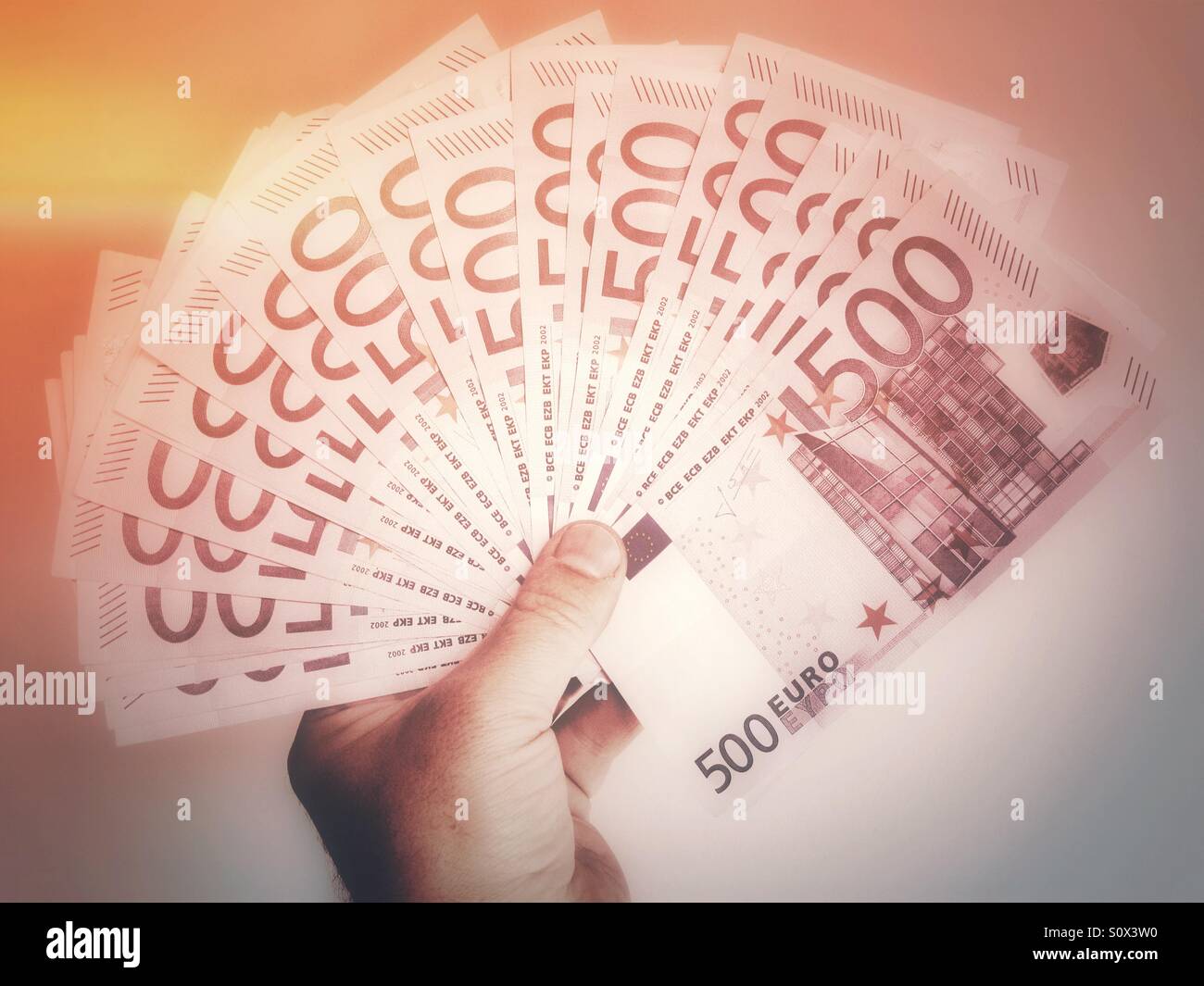 500 euro fatture - Immagine stock catturata con smartphone