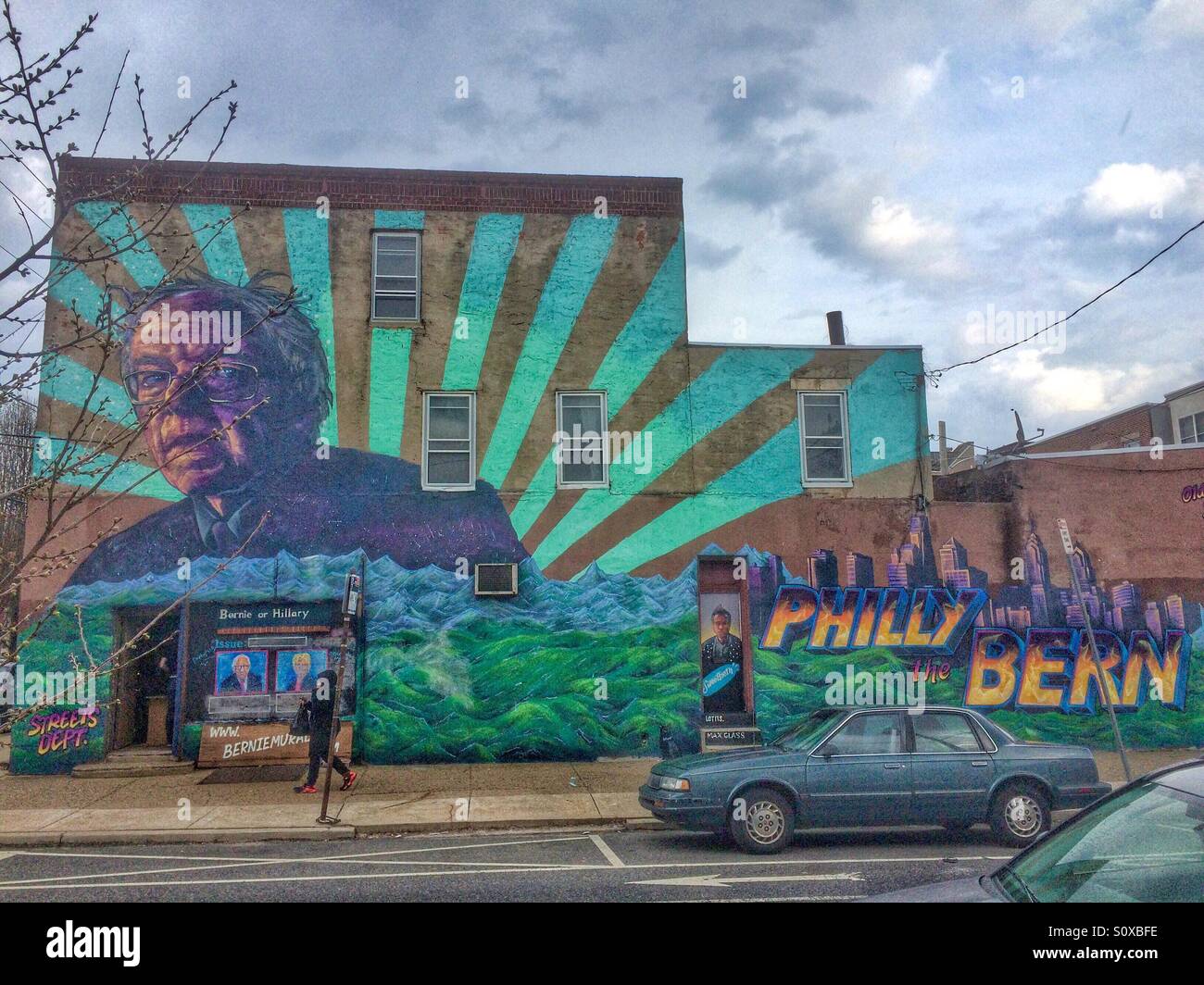 Murale a sostegno del candidato presidenziale Bernie Sanders in South Philadelphia prima della Pennsylvania primario. Esso include un mime in cui gli elettori possono scrivere le loro preoccupazioni in Chalk Foto Stock