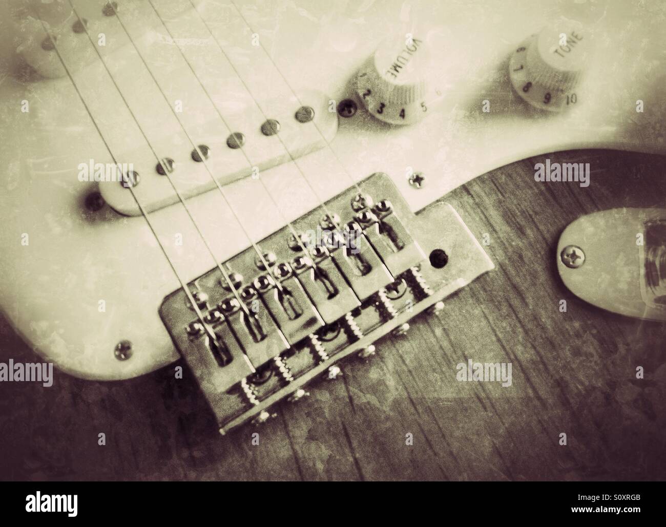 Chitarra elettrica nei colori bianco e nero Foto Stock