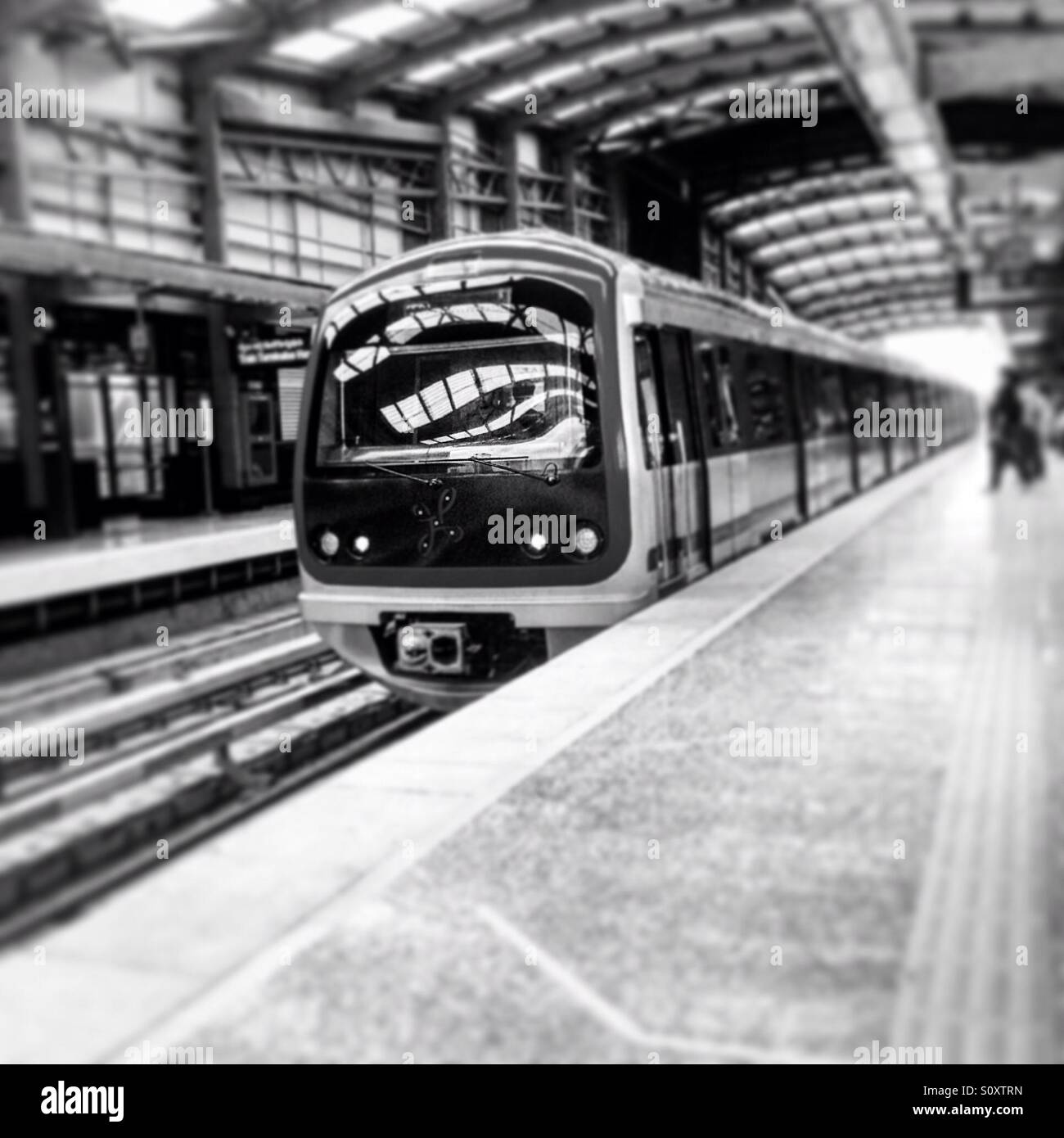 Treno della metropolitana a Bangalore, India Foto Stock