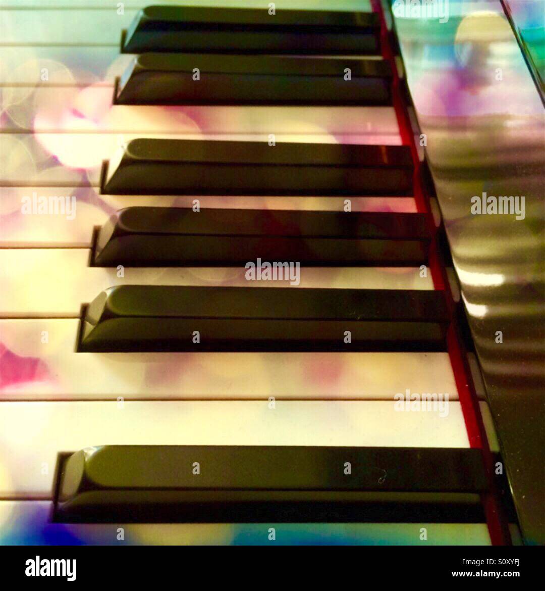 Tasti di pianoforte close-up - Immagine stock catturata con smartphone