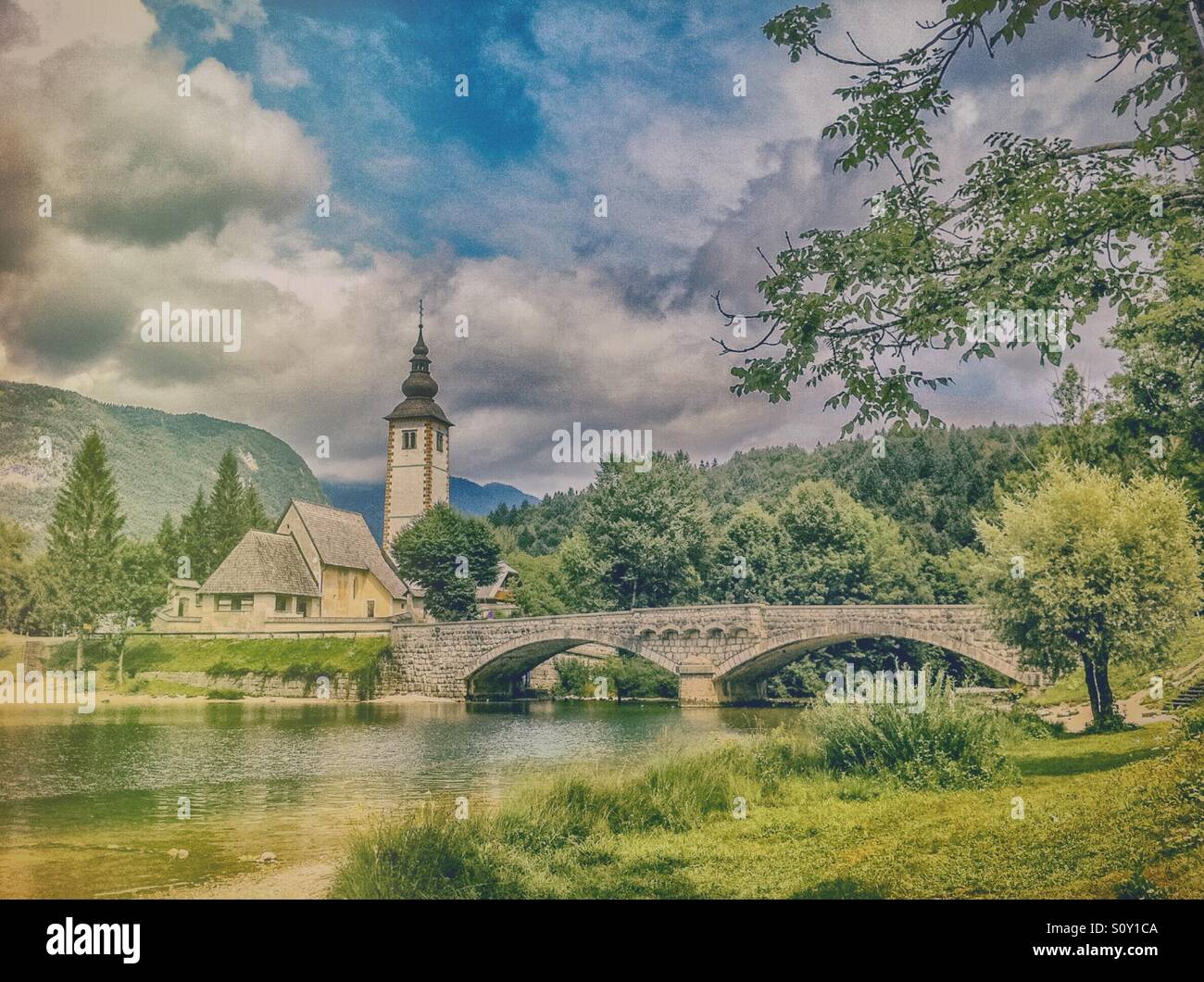 Chiesa di San Giovanni Battista (Sv. Sig. Janez Krstnik) accanto al lago di Bohinj, Slovenia Foto Stock