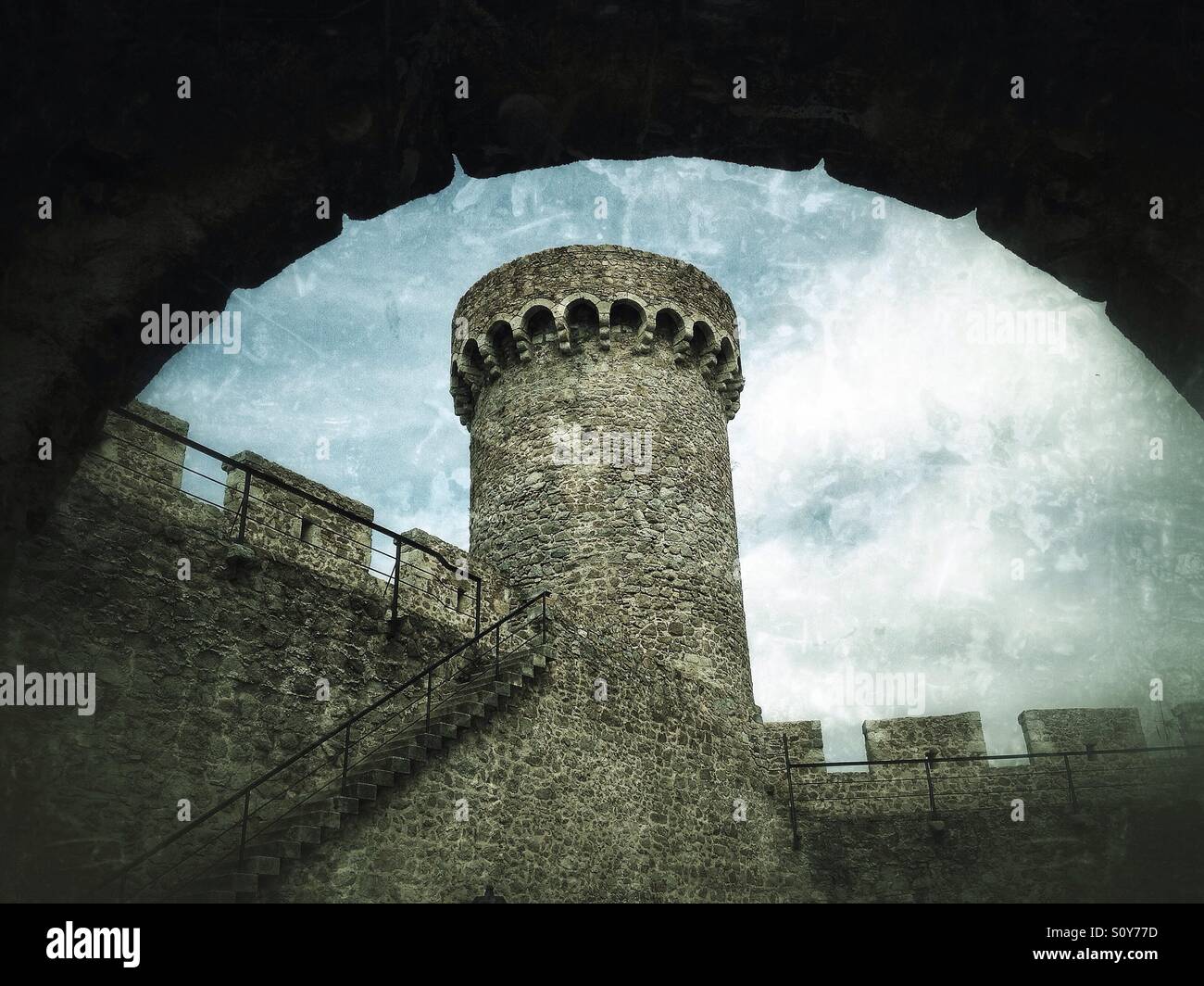 Vista di una antica torre del castello di Tossa de Mar, Girona - Immagine stock catturata con smartphone
