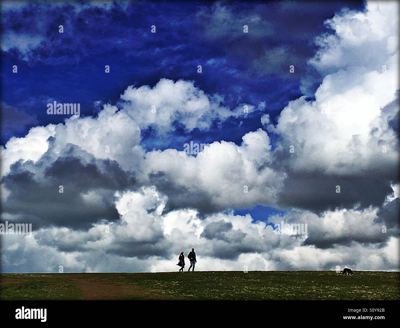 Nuvole drammatico vicino Northcott bocca, Bude, Cornwall, South West England, Regno Unito, Europa Foto Stock