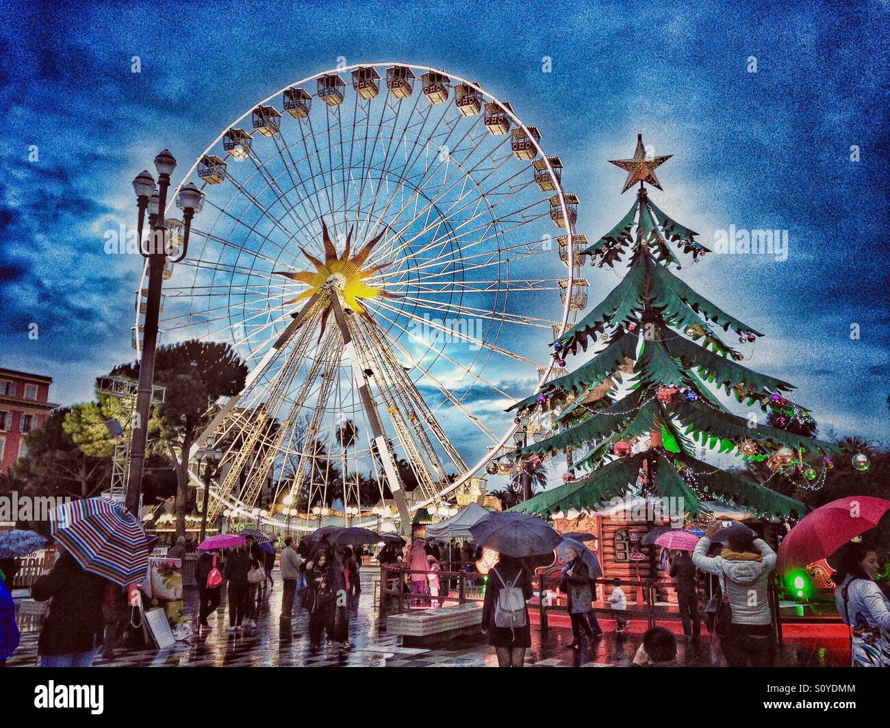 Mercatino di Natale di Nizza, Francia Foto stock - Alamy