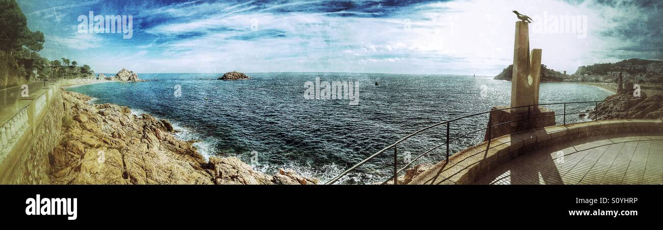 Vista panoramica di Tossa de Mar a Costa Brava Girona - Spagna - Immagine stock catturata con smartphone