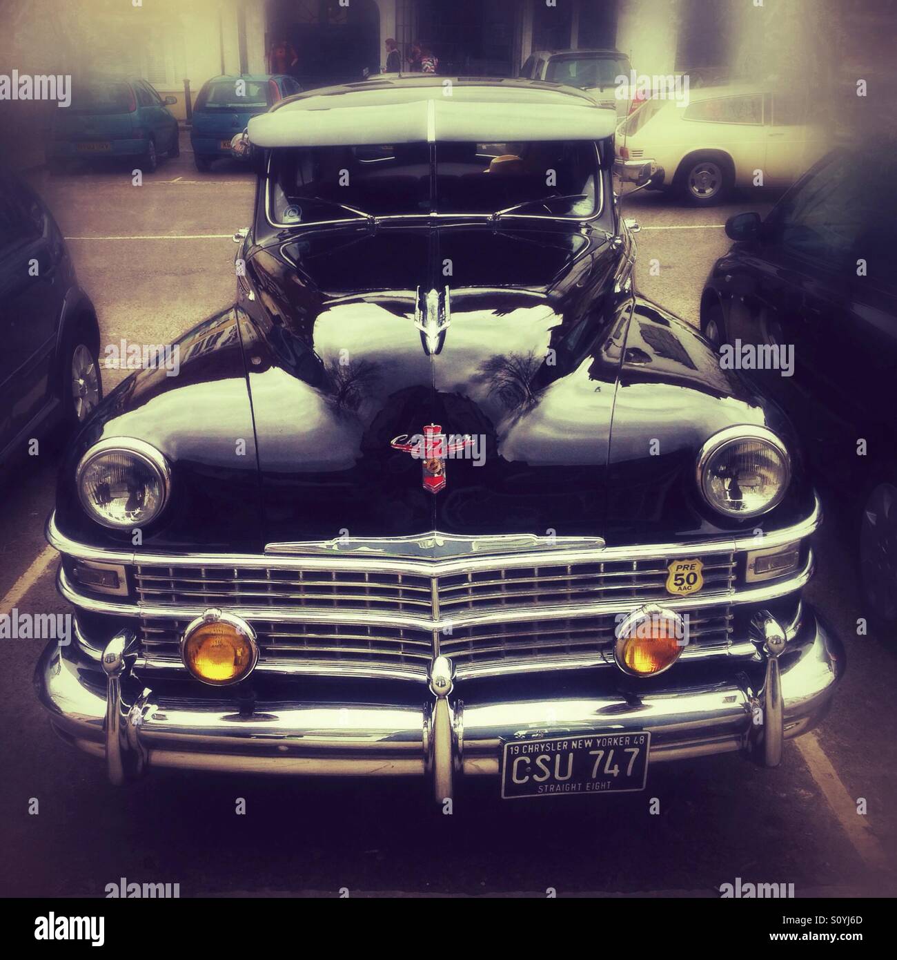 Classica berlina Chrysler auto - Immagine stock catturata con smartphone