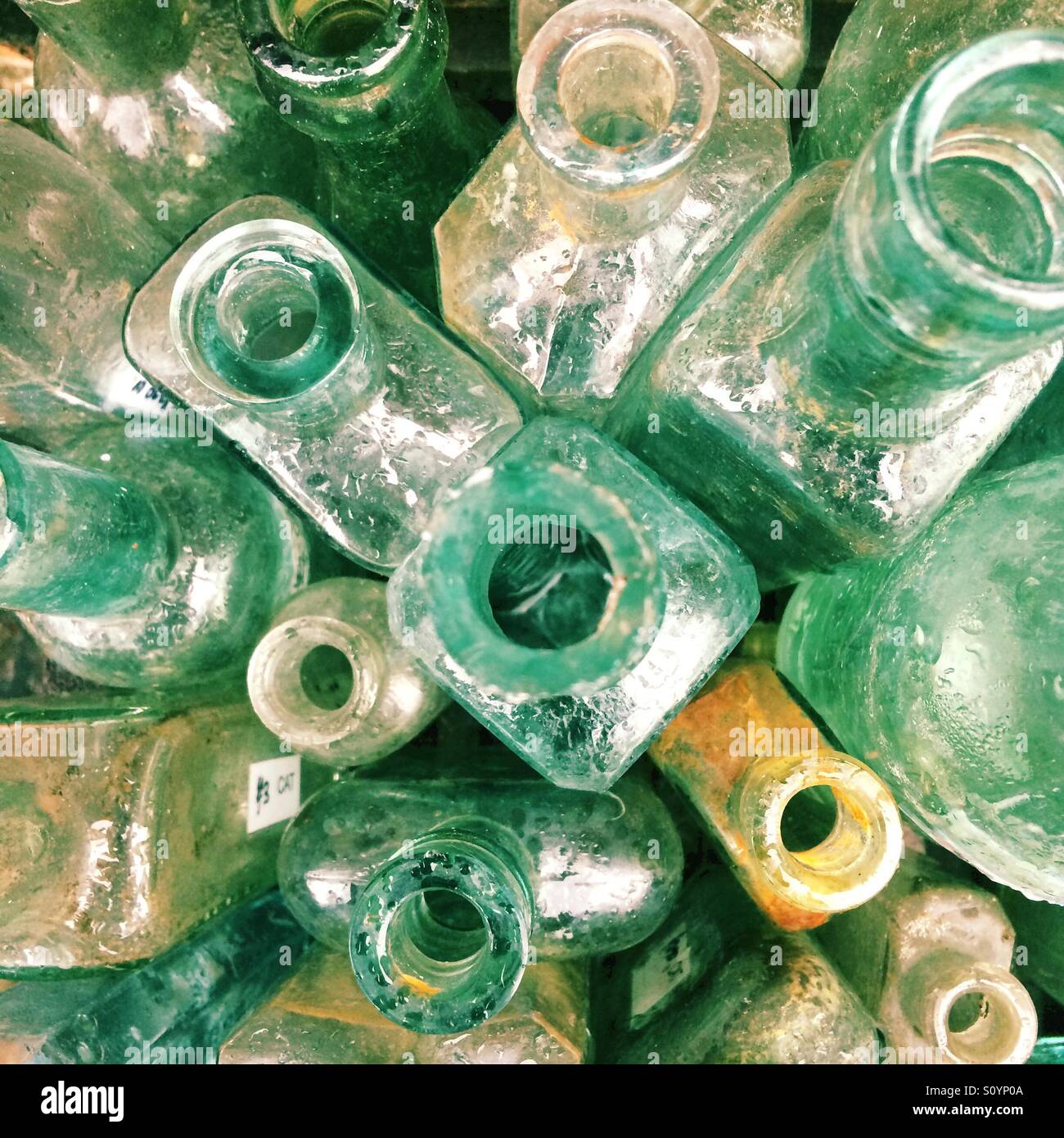 Bottiglie di vetro Foto Stock