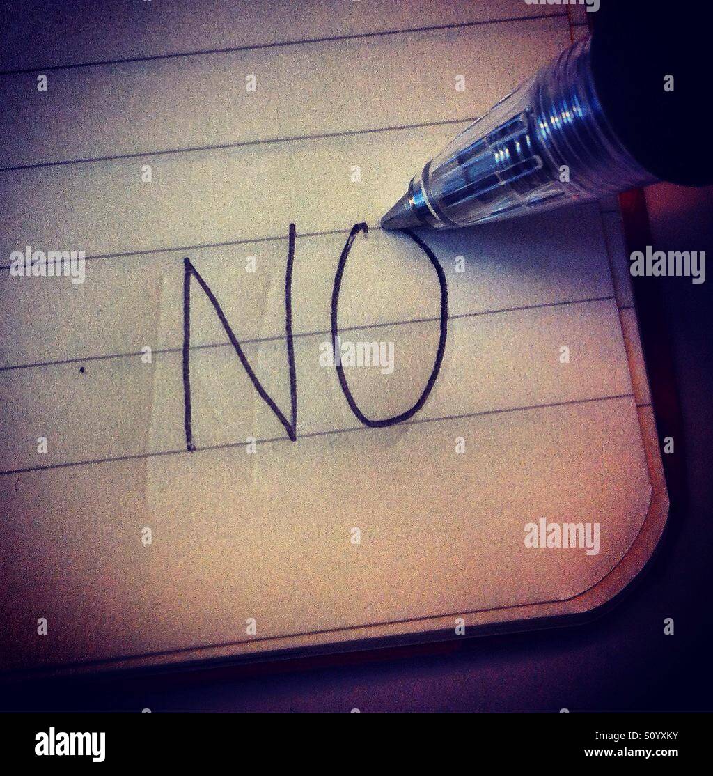 La parola " NO " scritto in un angolo della booknote con una matita Foto Stock