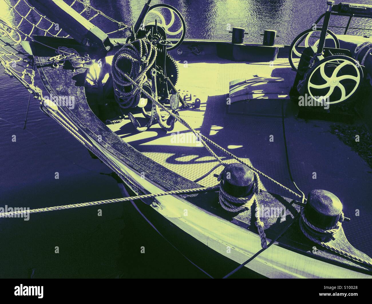 Verricello tradizionale su una vecchia nave a vela, Kungsholmen, Stoccolma, Svezia e Scandinavia - Immagine stock catturata con smartphone