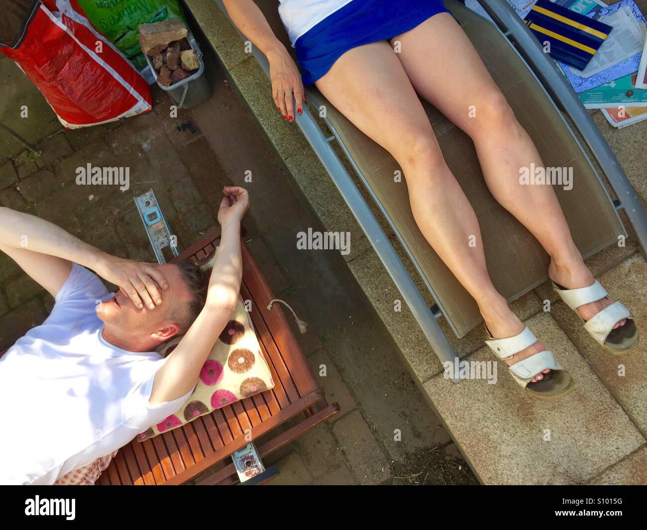 Post-prandiale funzione snooze - Immagine stock catturata con smartphone