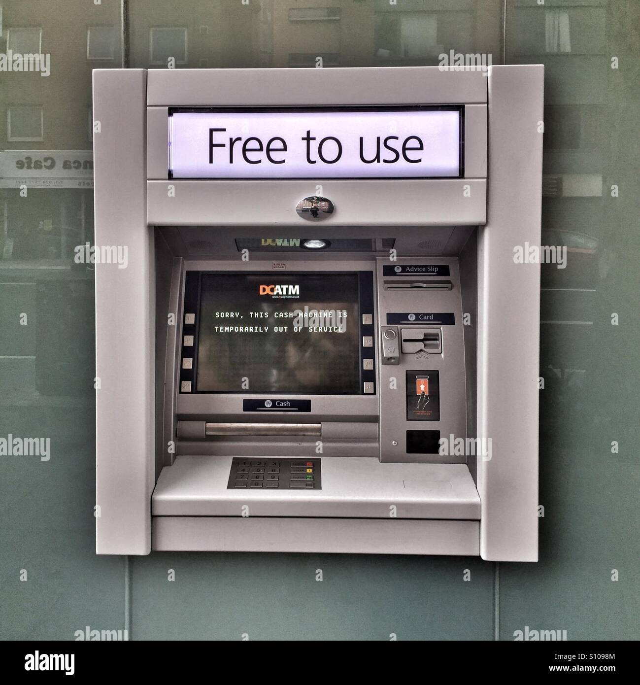 Macchina ATM. Ad uso gratuito. Fuori ordine. Foto Stock