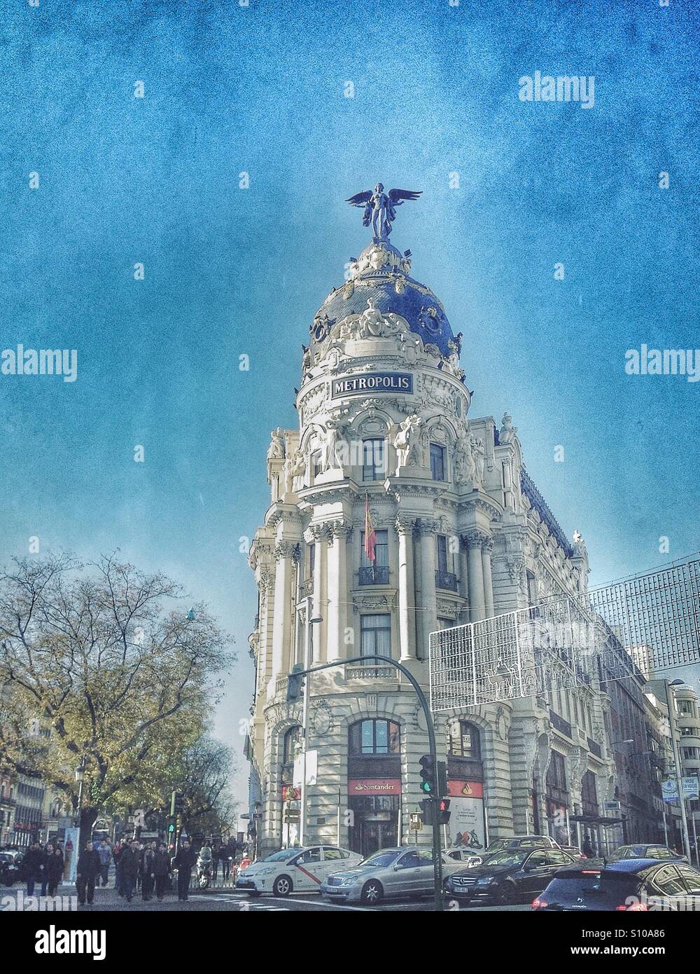 Il Metropolis Building a Madrid, Spagna - Immagine stock catturata con smartphone