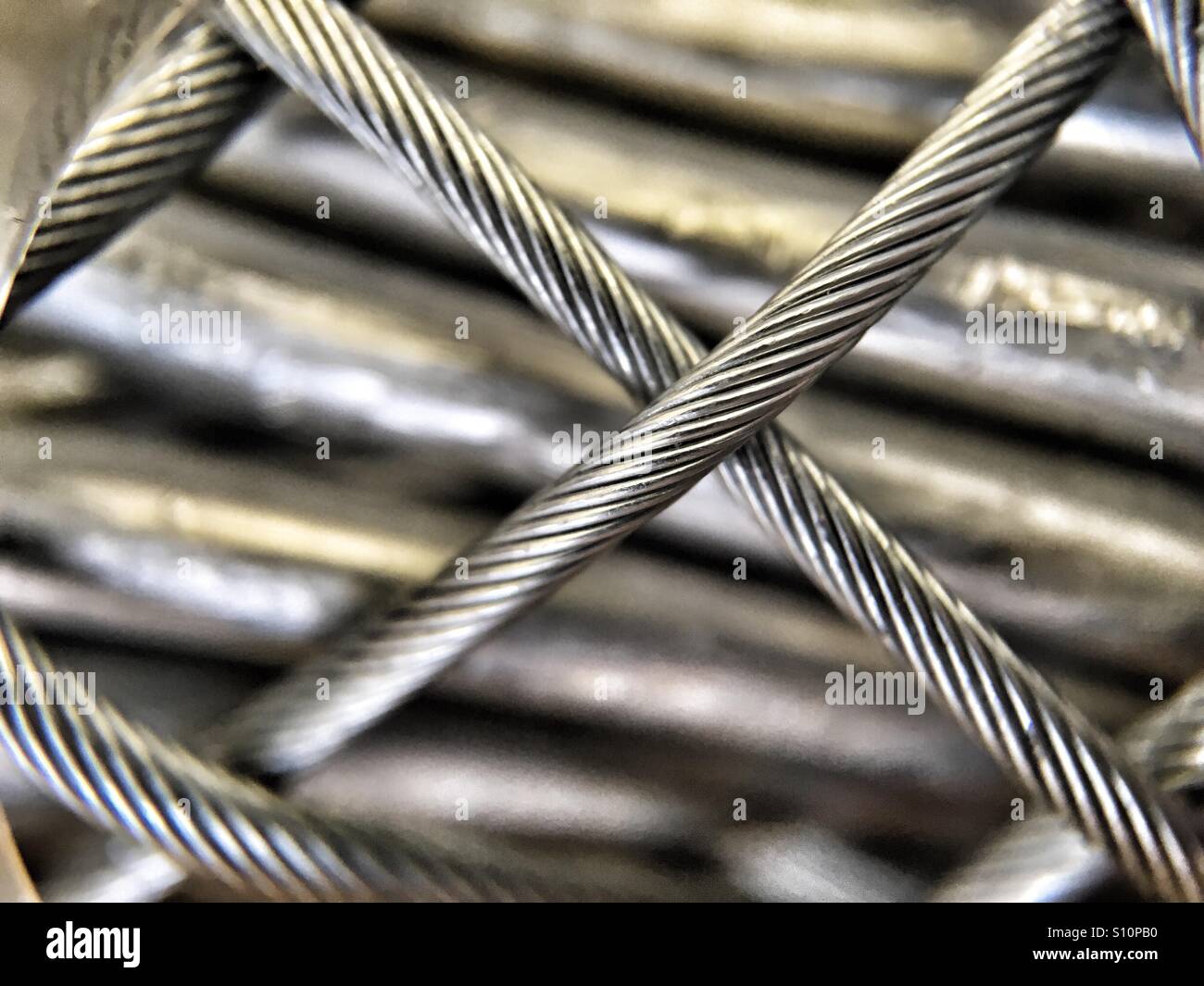 Filo di acciaio inossidabile trefoli della fune Foto stock - Alamy