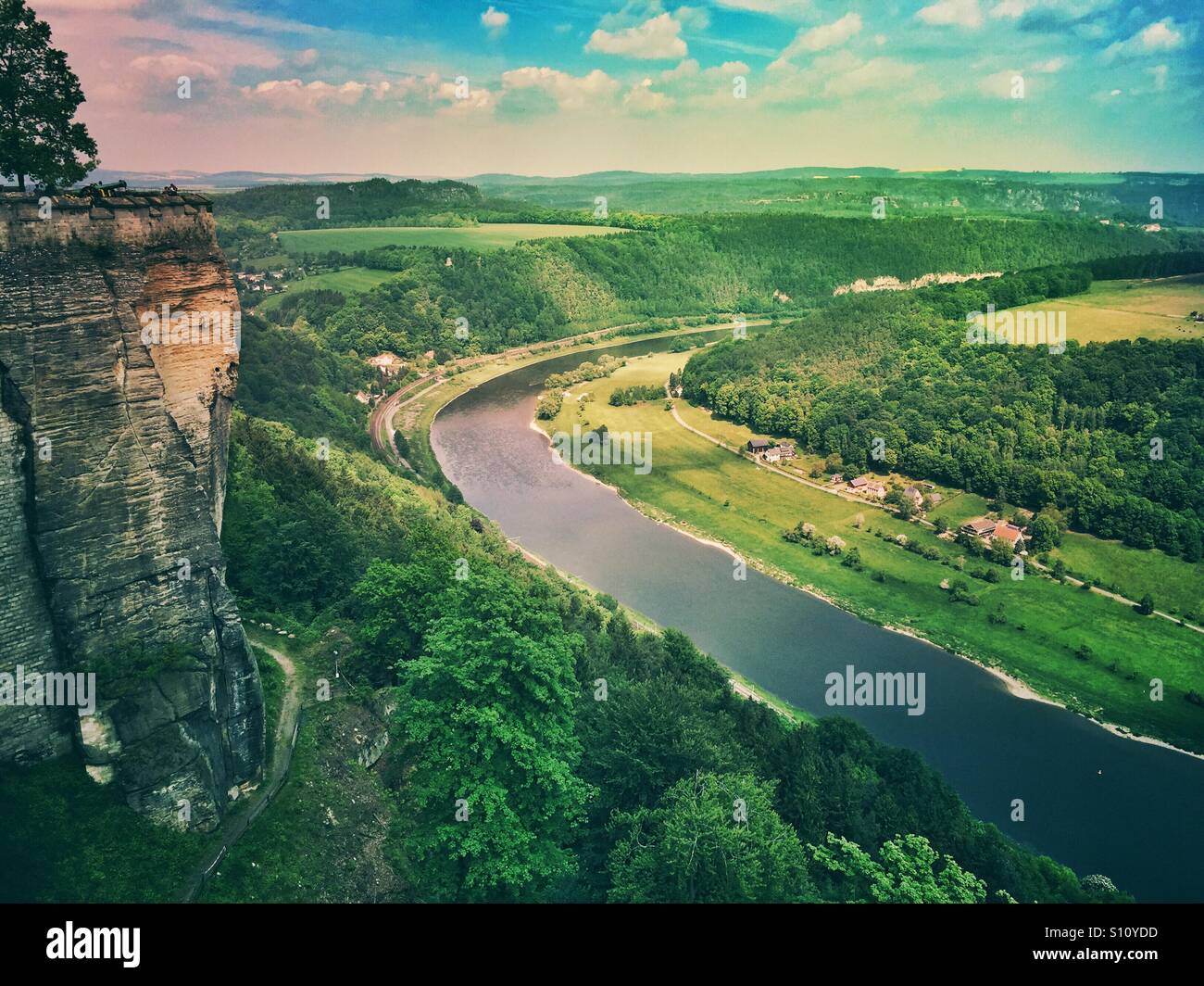 Fiume Elba Konigstein Germania - Immagine stock catturata con smartphone