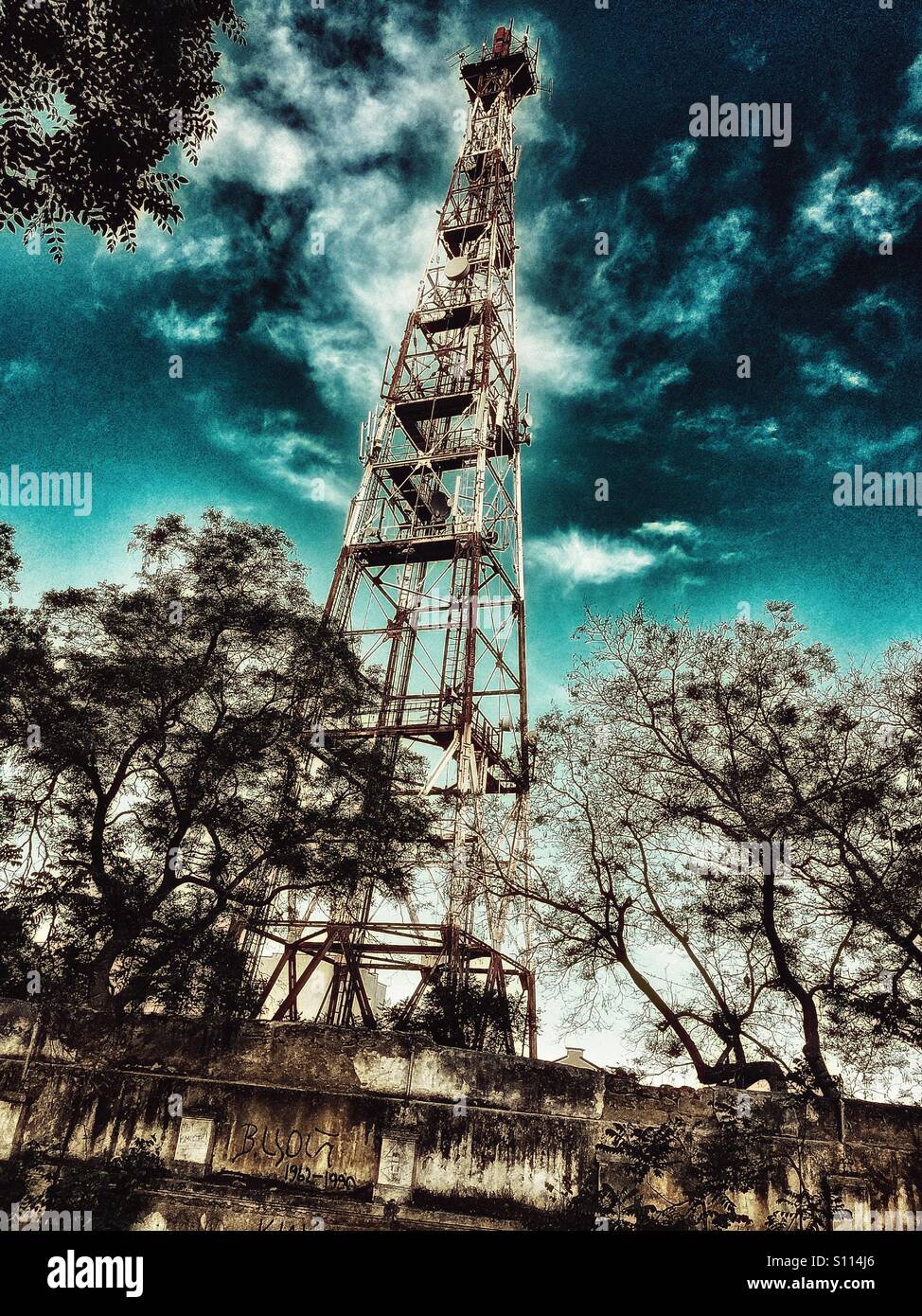 Torre di trasmissione, Sebastopol, Crimea - Immagine stock catturata con smartphone