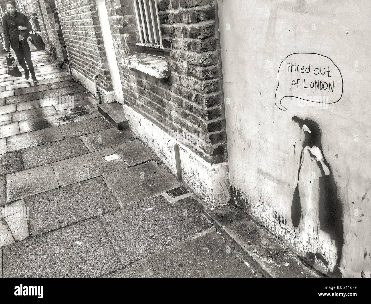 A prezzi fuori di Londra. Graffiti e arte di strada sulla scaletta di Harringay. London, Regno Unito Foto Stock
