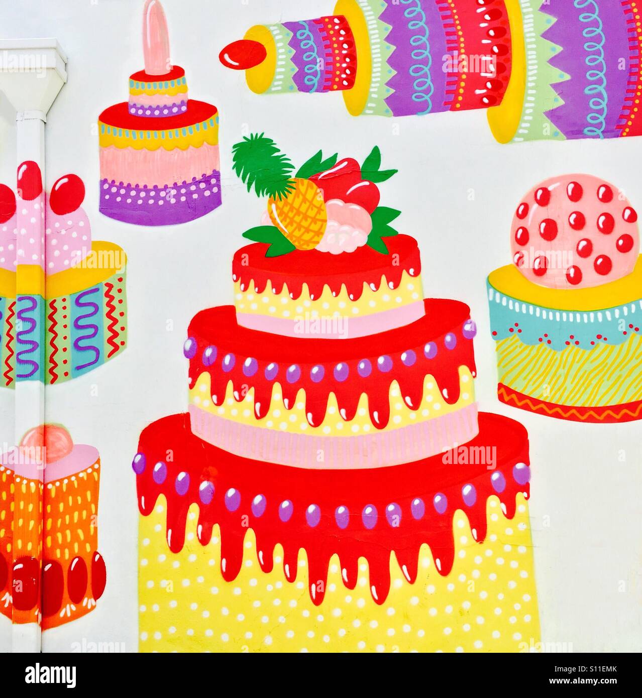 Torte a strati di gay street art wall - Immagine stock catturata con smartphone