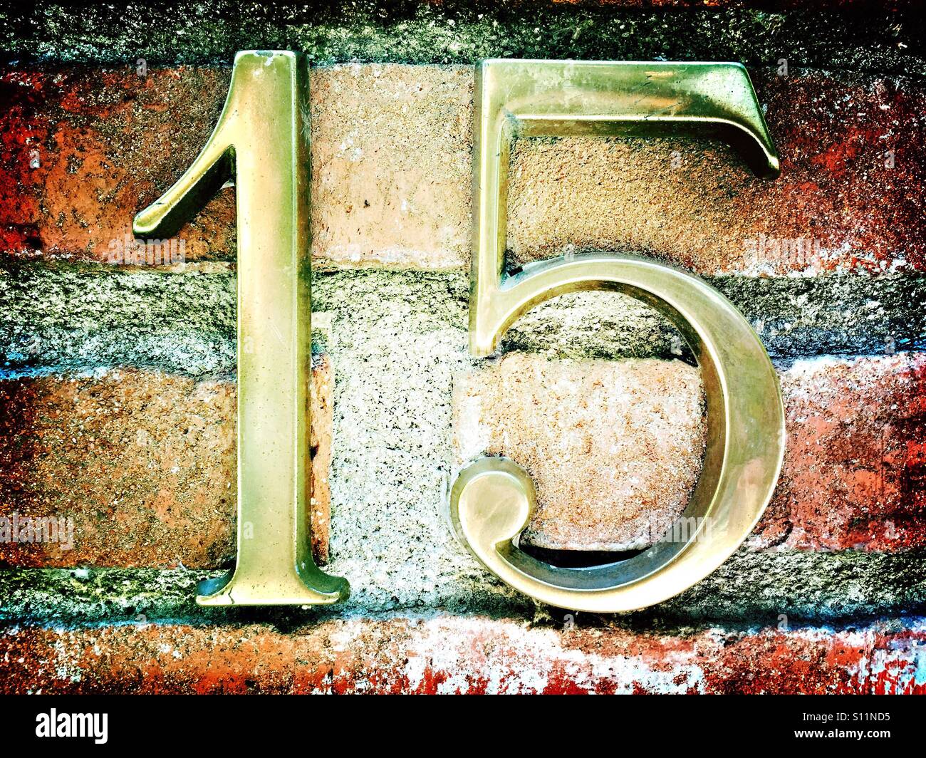 Numero 15 in metallo oro scritte Foto Stock